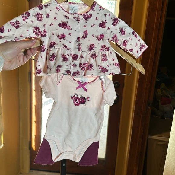Laura Ashley Baby 3 Pc Floral Embroidered Outfit LS, Onesie, Pant Size 0-3 Mths - Picture 1 of 10